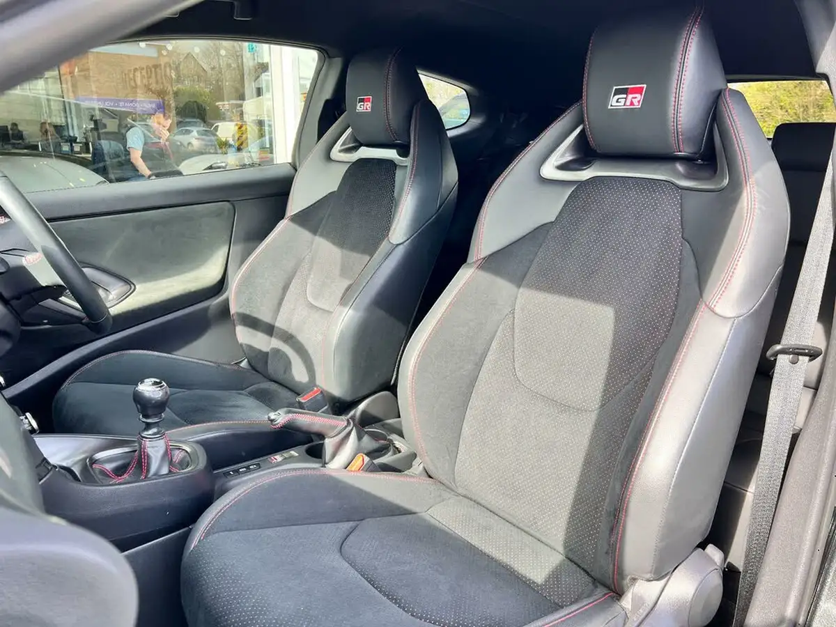 2021-toyota-yaris-16-gr-circuit-pack-big-11