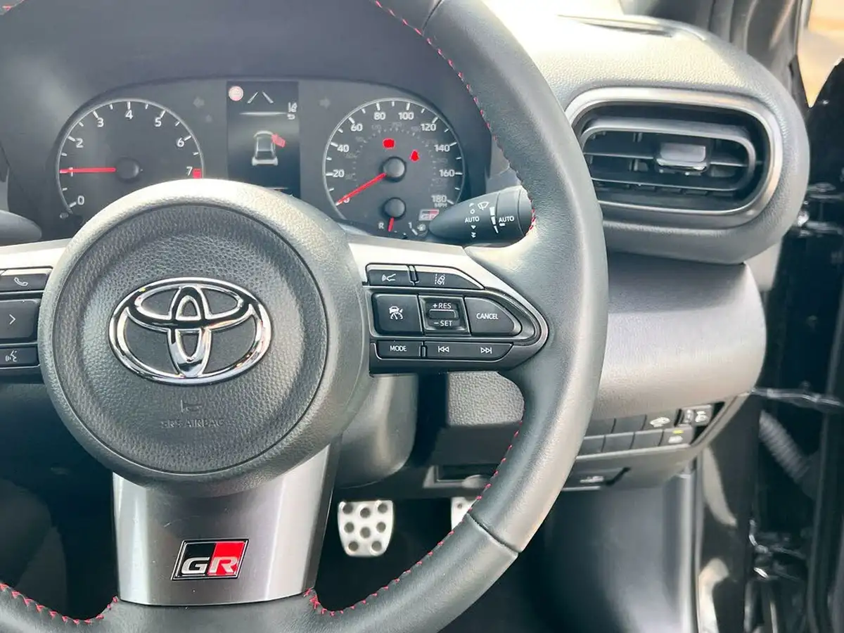 2021-toyota-yaris-16-gr-circuit-pack-big-15