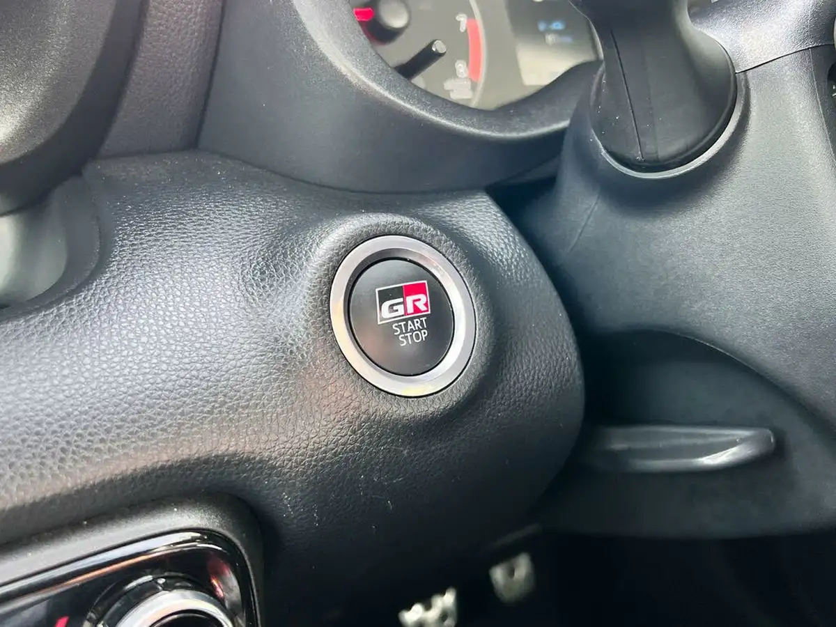 2021-toyota-yaris-16-gr-circuit-pack-big-63