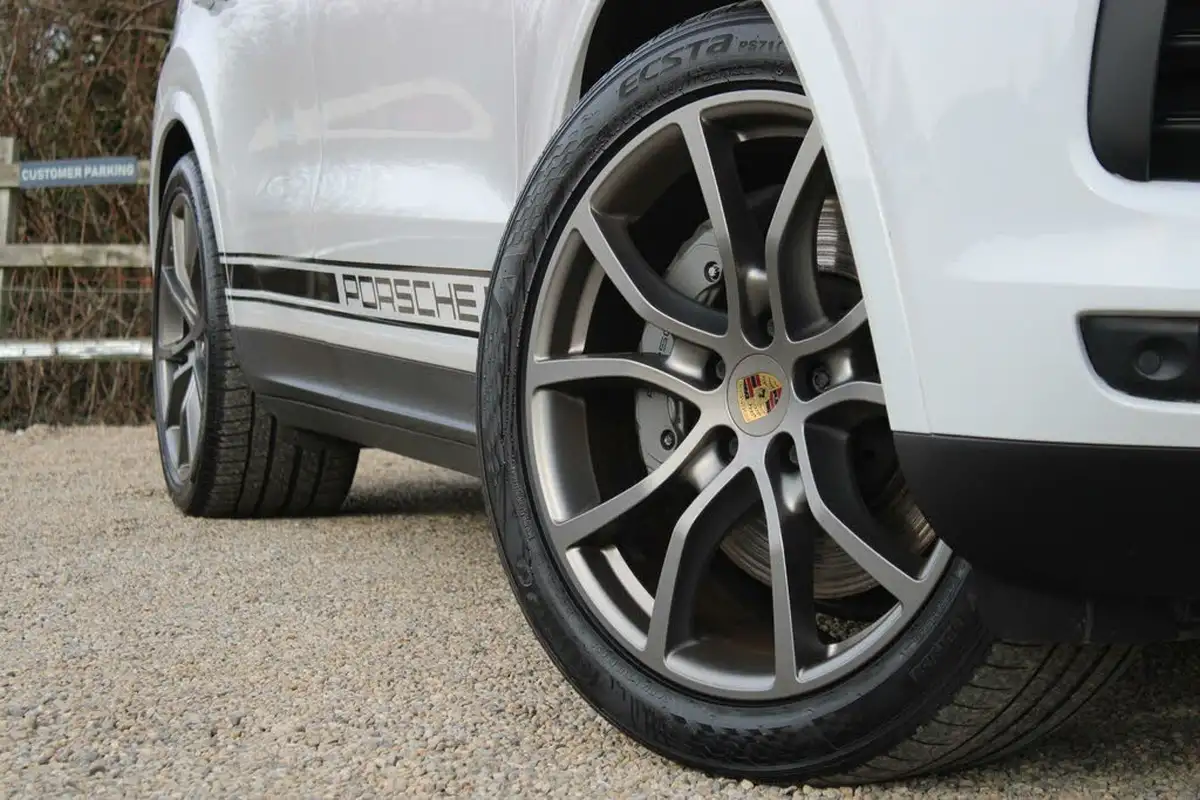 2019-porsche-cayenne-30-v6-s-big-9
