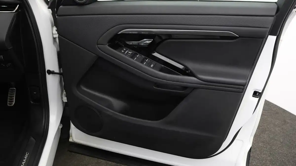 2022-land-rover-range-rover-evoque-15-p300e-r-dynamic-s-big-15