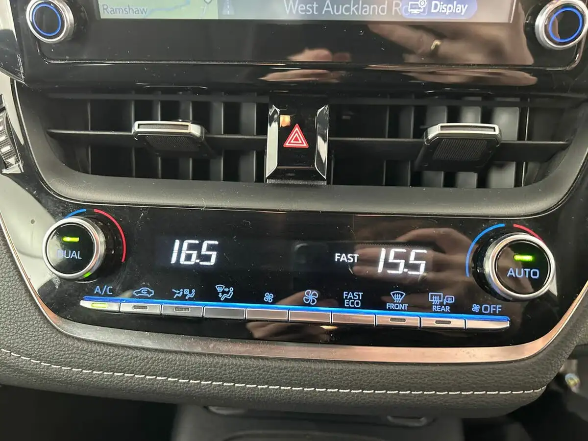2021-toyota-corolla-18-vvt-i-design-trk-touring-sports-5d-big-17
