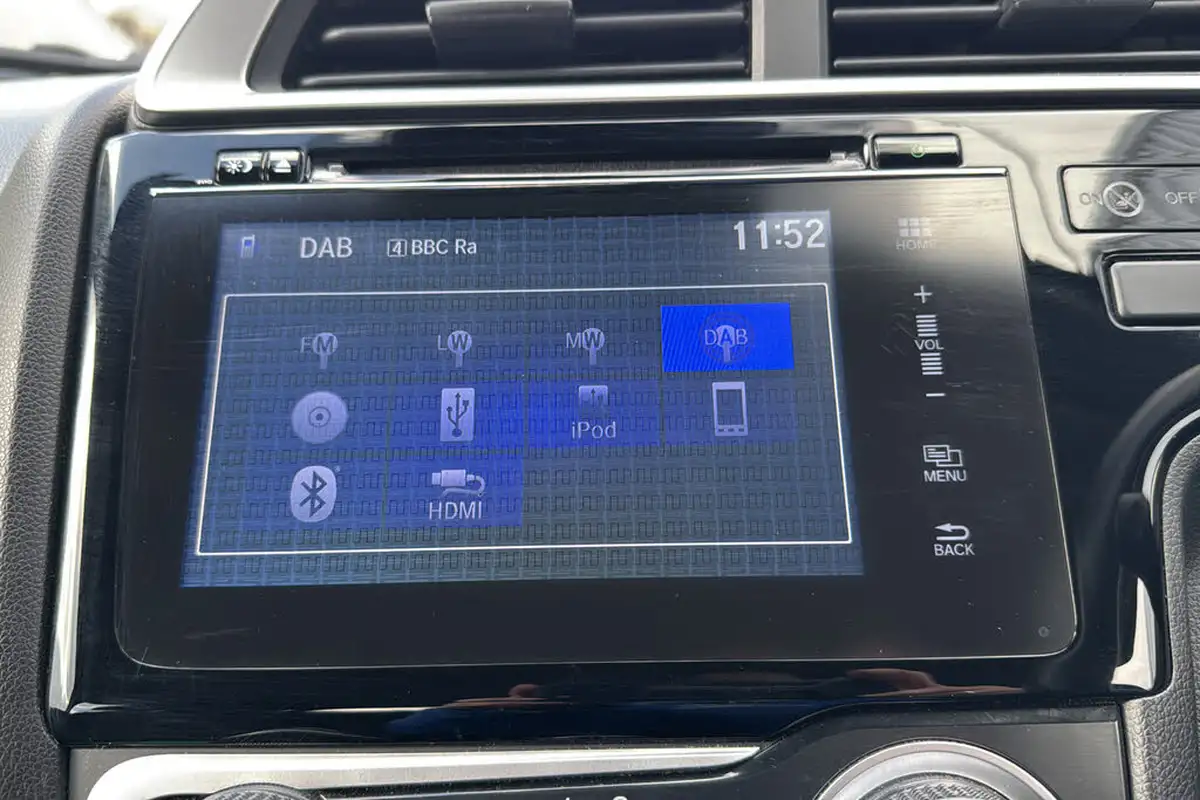 2019-honda-jazz-13-i-vtec-se-navi-cvt-big-19