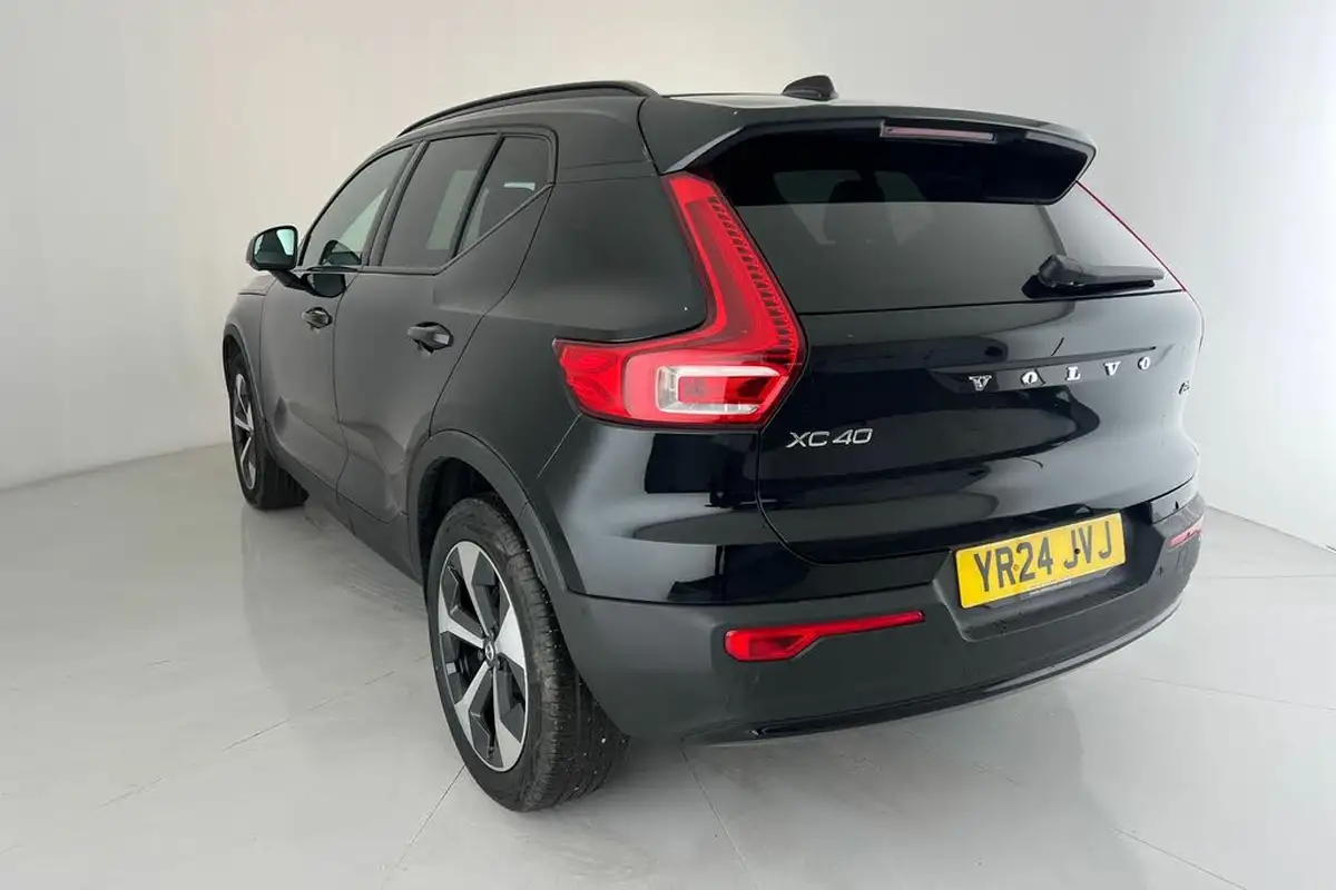 2024-volvo-xc40-20-b3-plus-big-22