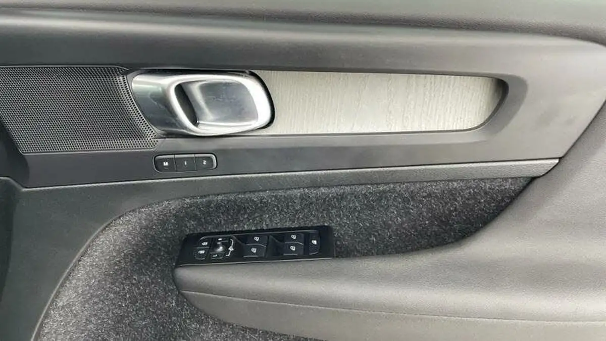 2021-volvo-xc40-20-b4-inscription-pro-194bhp-auto-big-18