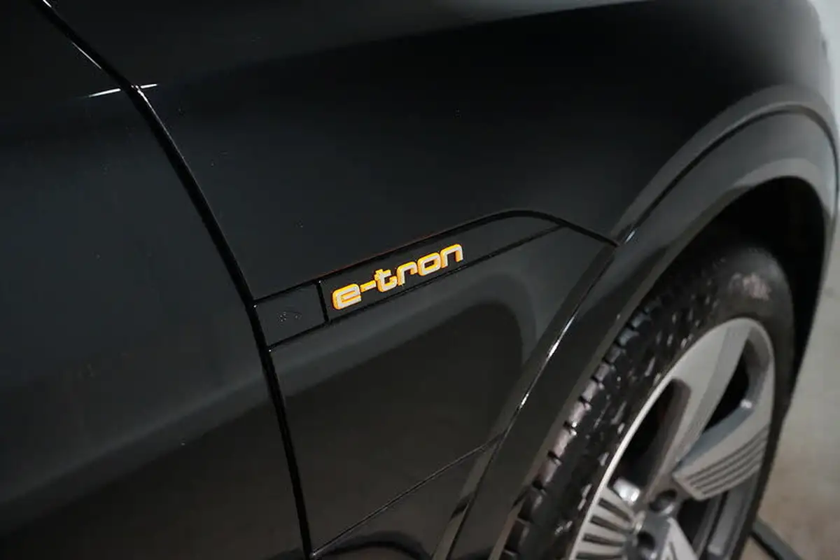 2020-audi-e-tron-50e-s-line-station-wagon-big-22