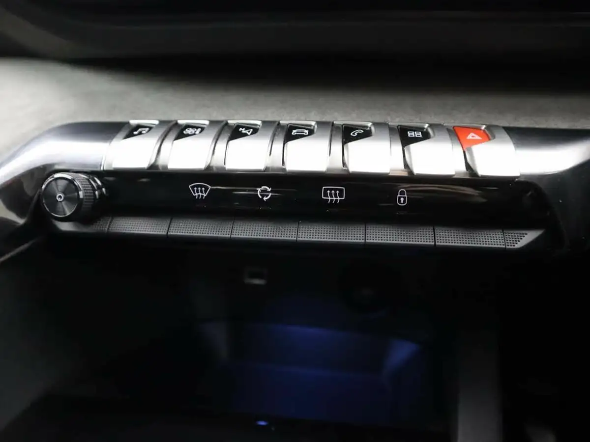 2022-peugeot-3008-suv-12-puretech-gt-big-25