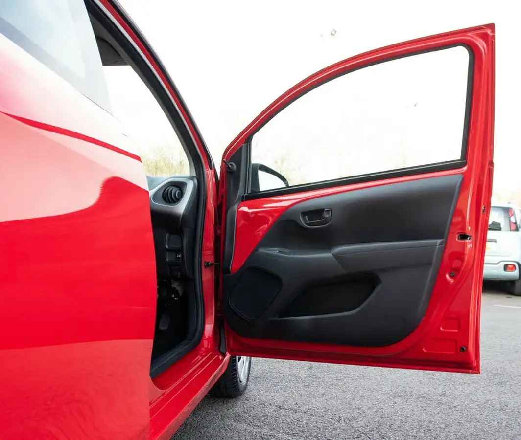 2016-citroen-c1-12-puretech-feel-81ps-5d-big-13