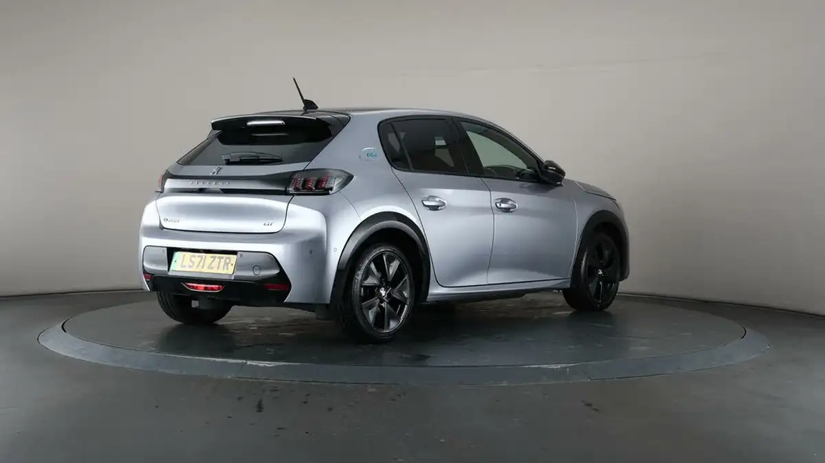 2021-peugeot-208-e-gt-premium-big-67