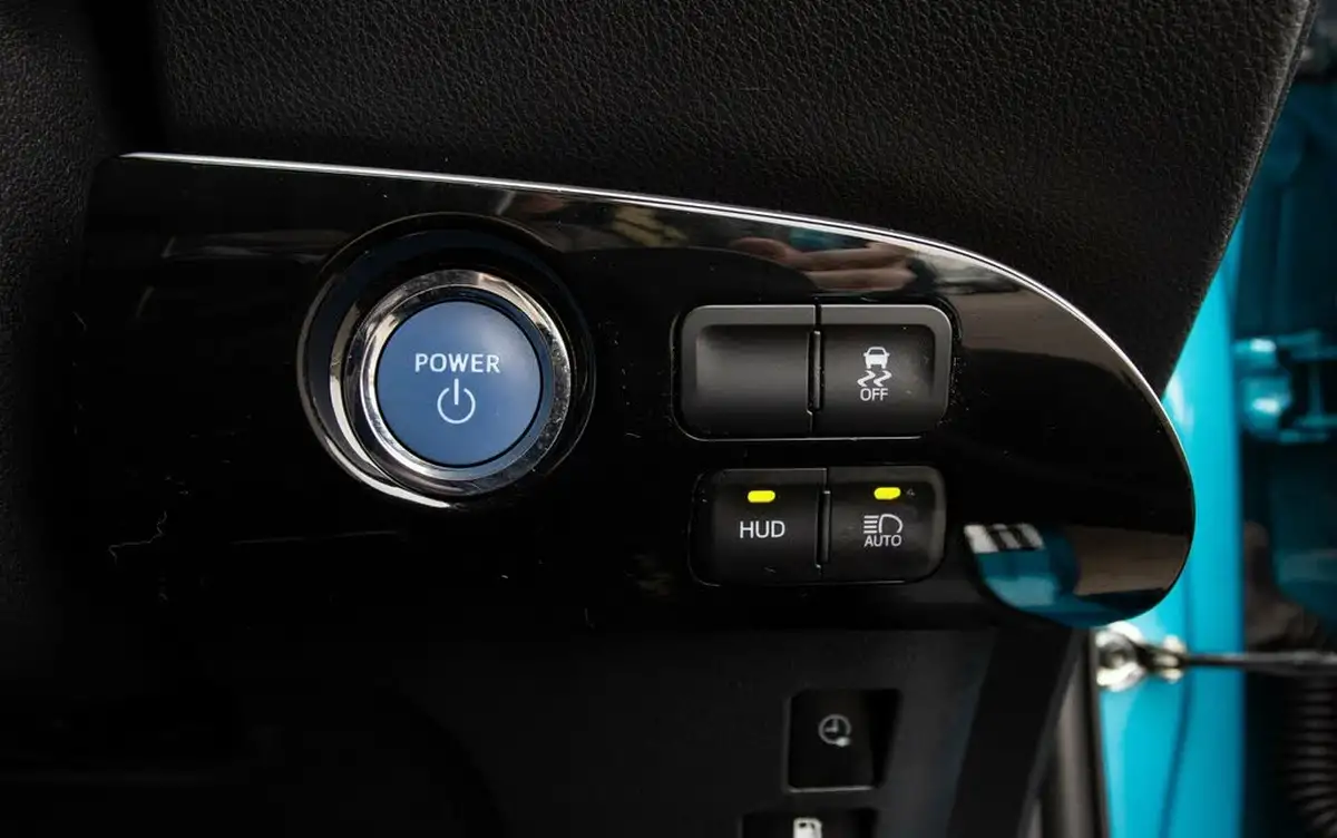 2017-toyota-prius-18-vvt-i-business-edition-plus-solar-roof-big-17