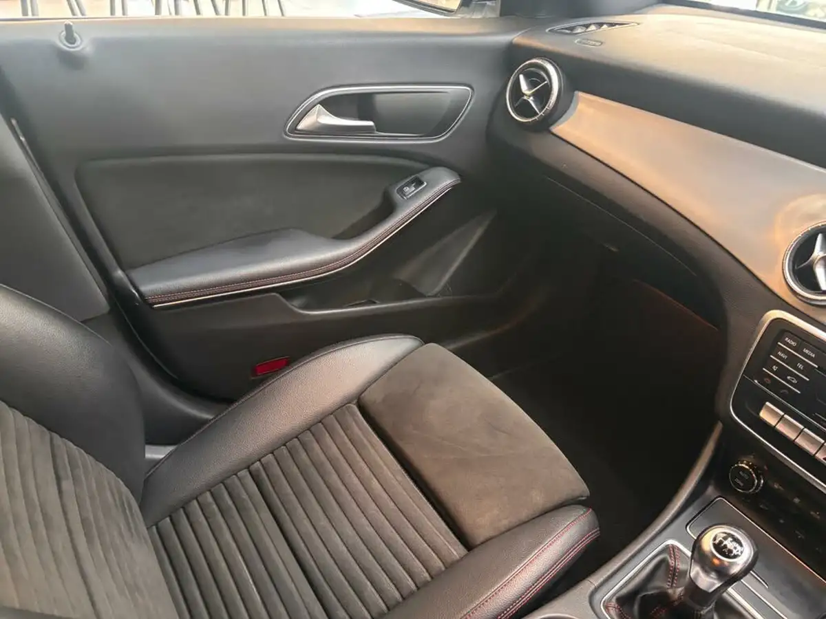 2017-mercedes-benz-cla-21d-cla-200-amg-line-shooting-brake-5d-big-38
