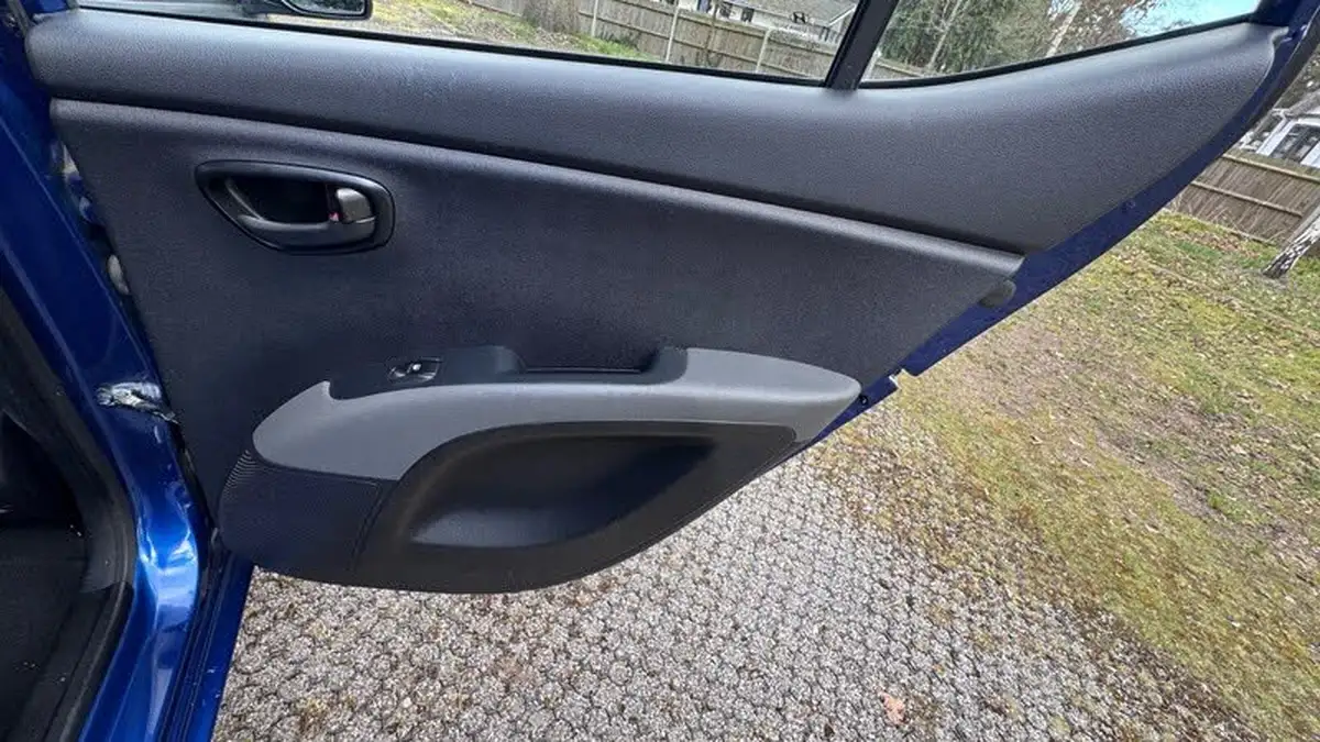 2011-hyundai-i10-12-active-big-22