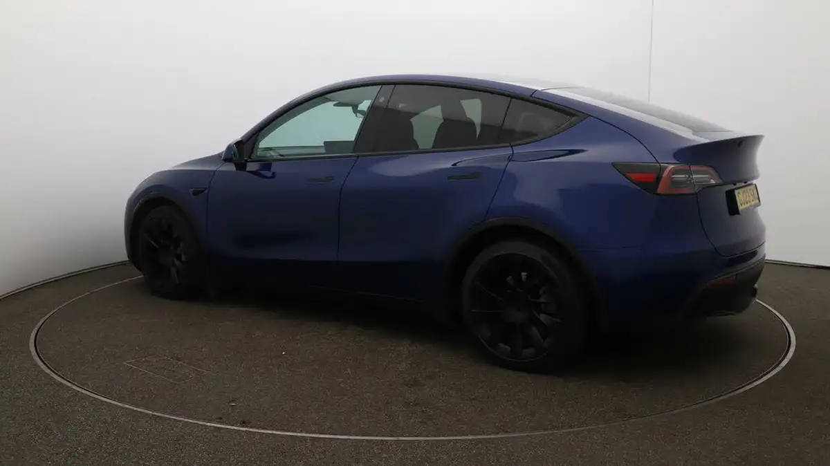 2023-tesla-model-y-e-rwd-big-33