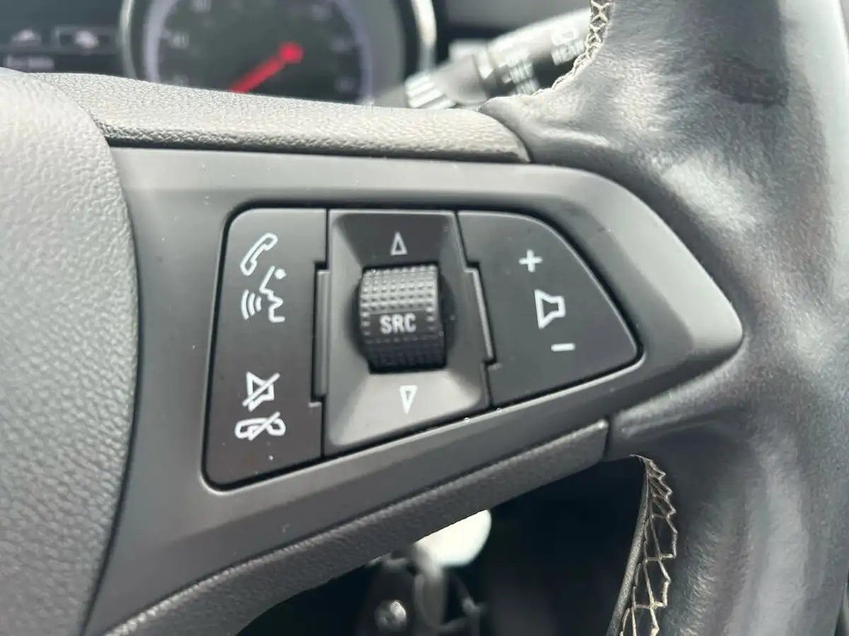 2021-vauxhall-astra-12-turbo-griffin-edition-hatchback-big-21