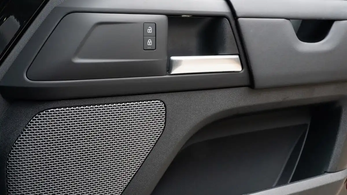 2024-land-rover-90-defender-30-d250-hard-top-standard-90-big-18