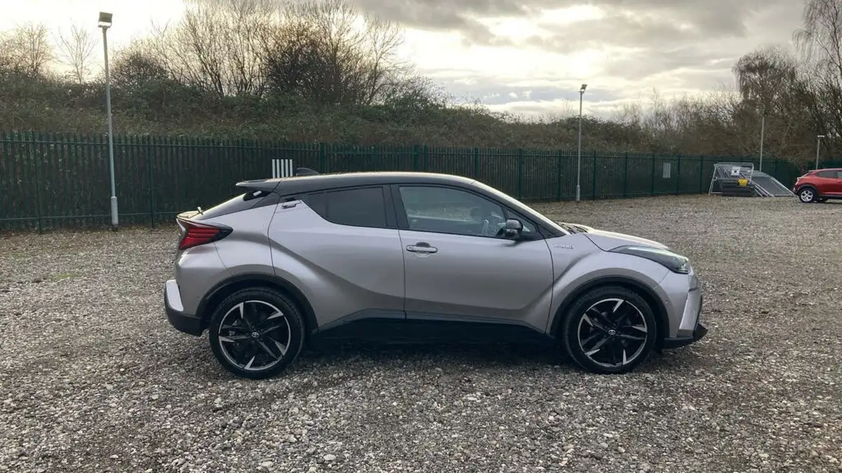 2022-toyota-c-hr-18-vvt-i-gr-sport-big-15