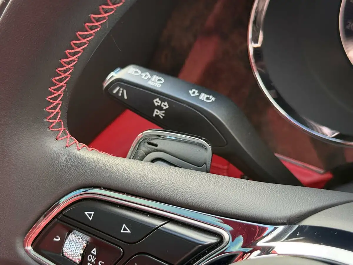 2022-bentley-bentayga-40-v8-big-54