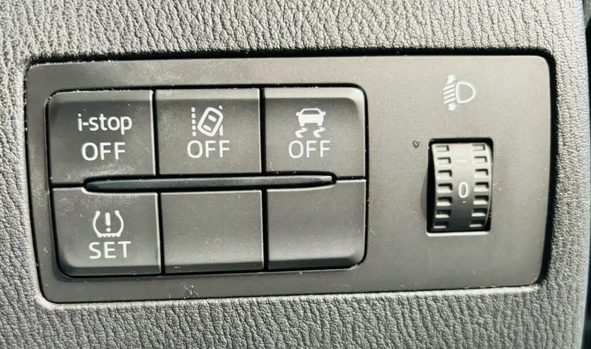 2017-mazda-mazda2-15-se-l-nav-auto-big-19