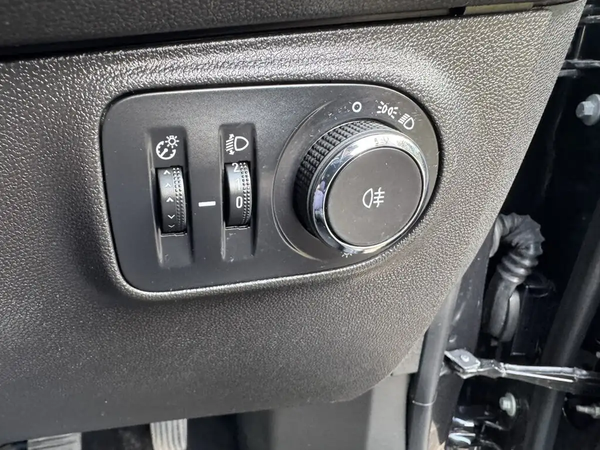 2015-vauxhall-adam-12-jam-ecoflex-ss-big-17