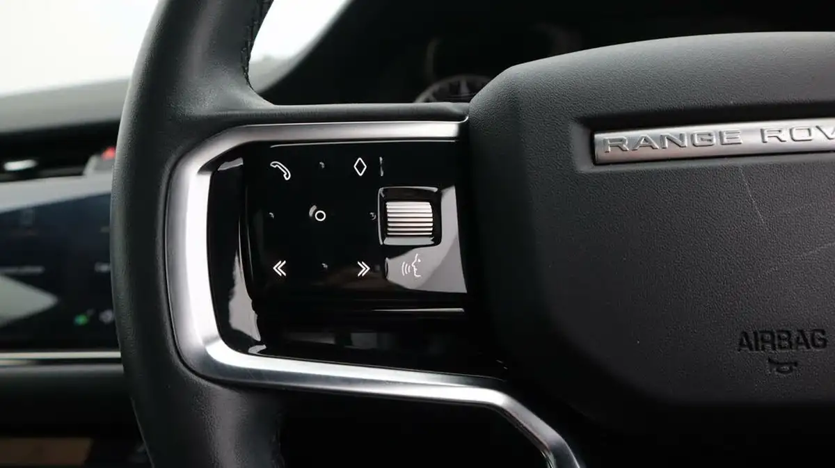 2022-land-rover-range-rover-evoque-15-p300e-evoque-edition-big-26