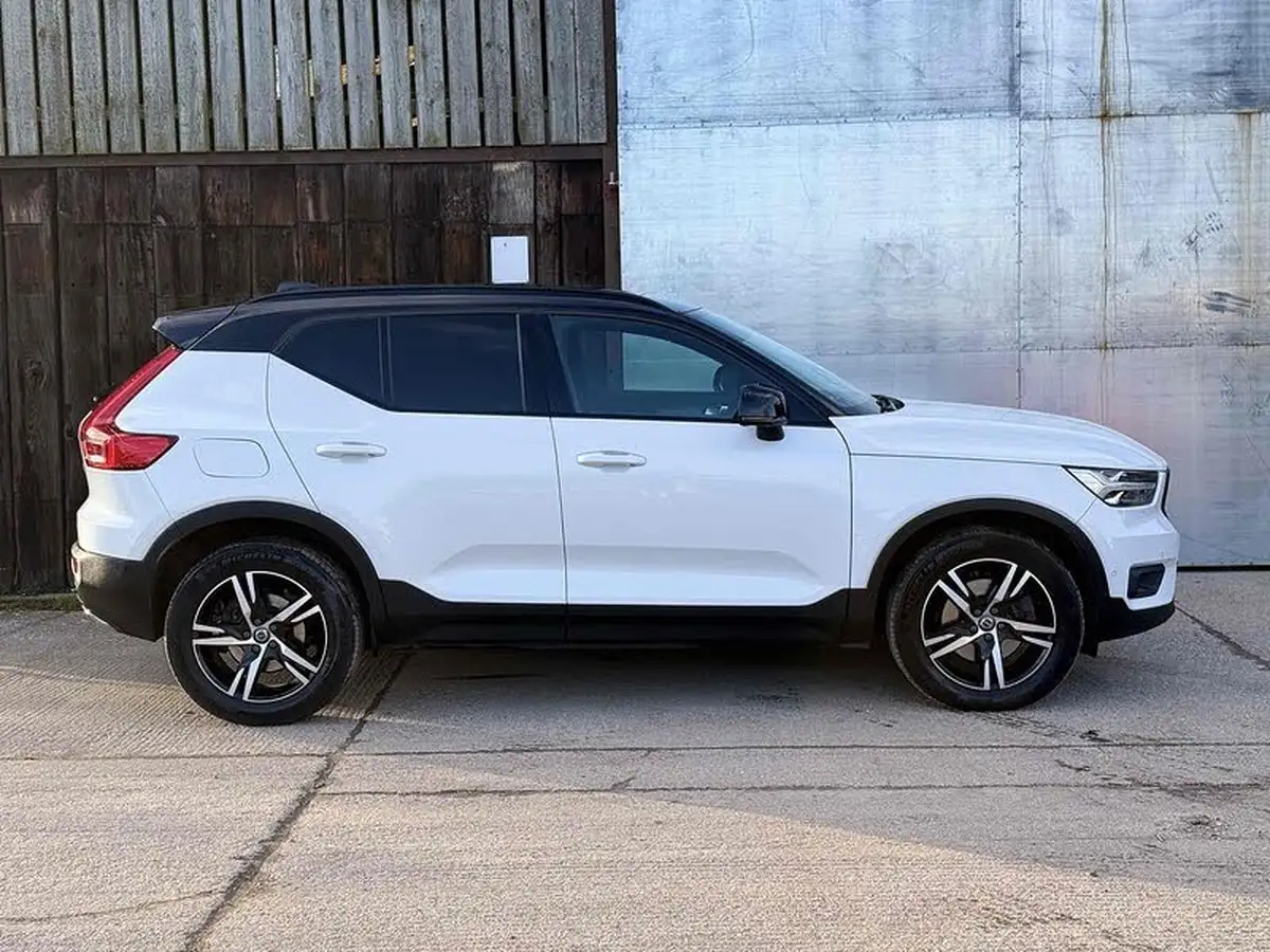 2018-volvo-xc40-20td-d3-r-design-awd-geartronic-big-3