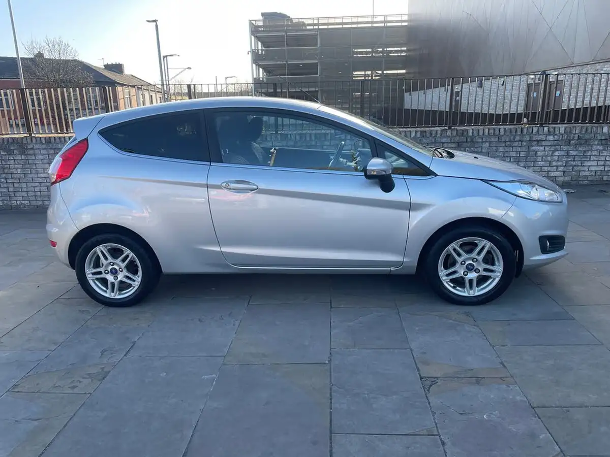2013-ford-fiesta-10-zetec-100ps-ecoboost-ss-3d-big-1