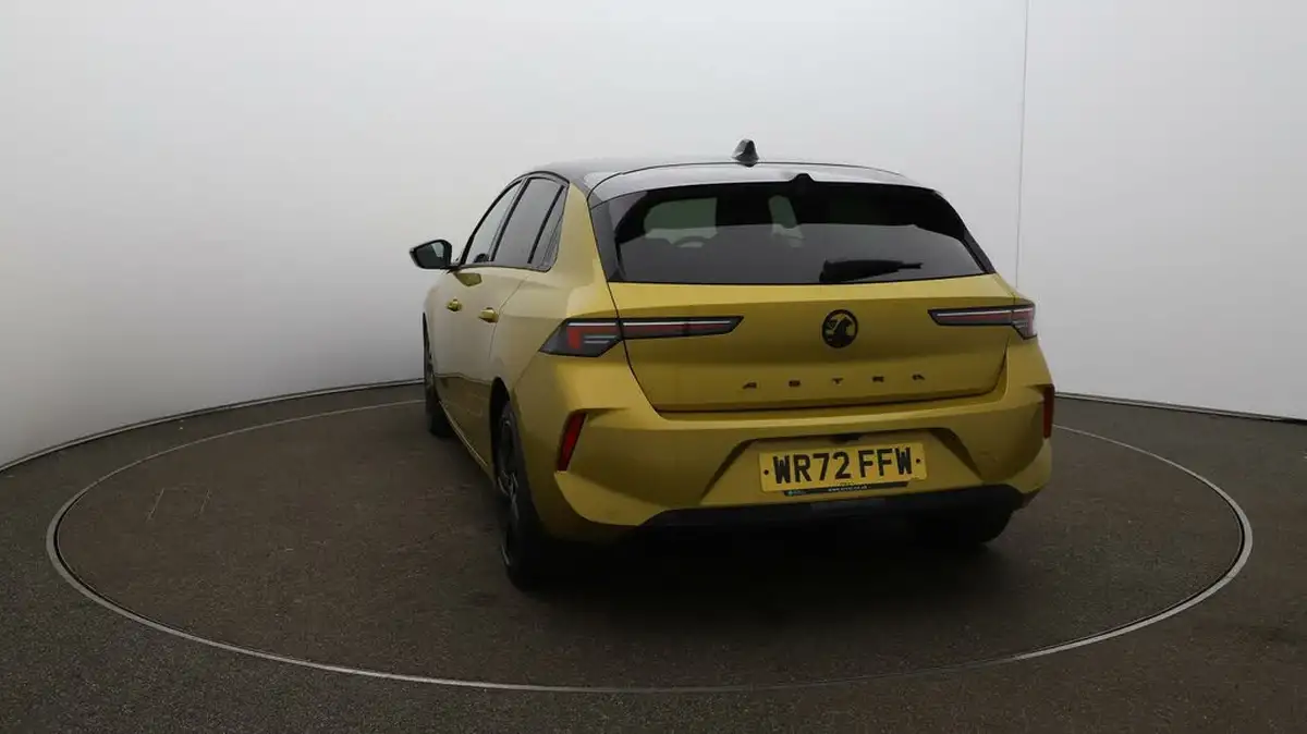2022-vauxhall-astra-12-turbo-gs-line-hatchback-big-56