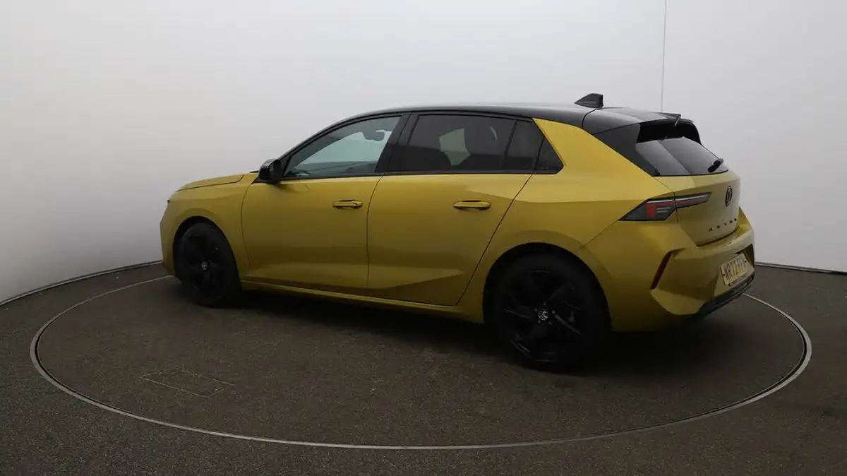 2022-vauxhall-astra-12-turbo-gs-line-hatchback-big-32