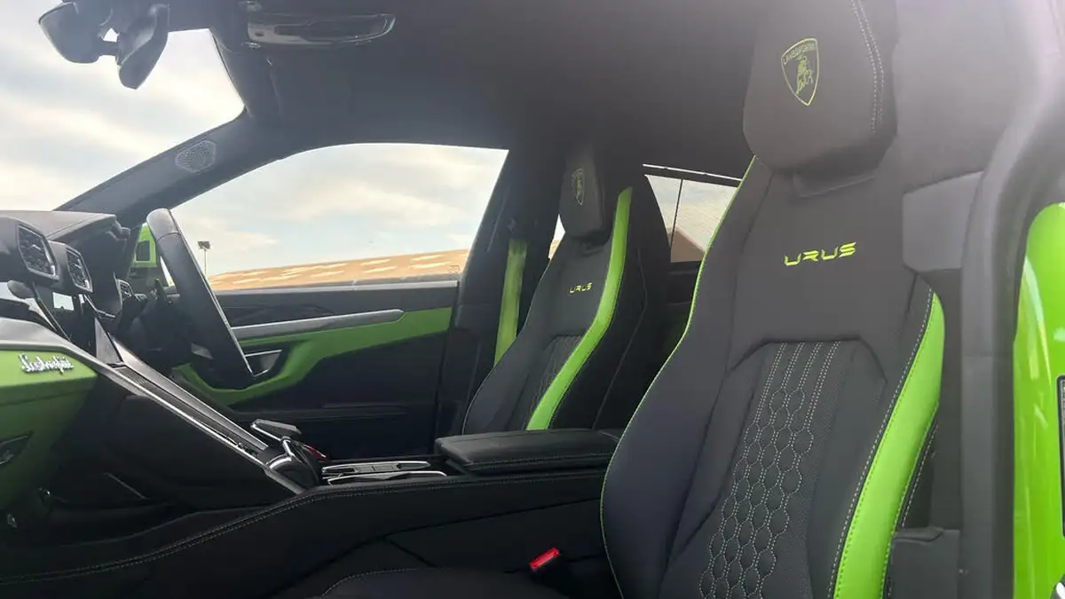2023-lamborghini-urus-40-no-trim-big-7