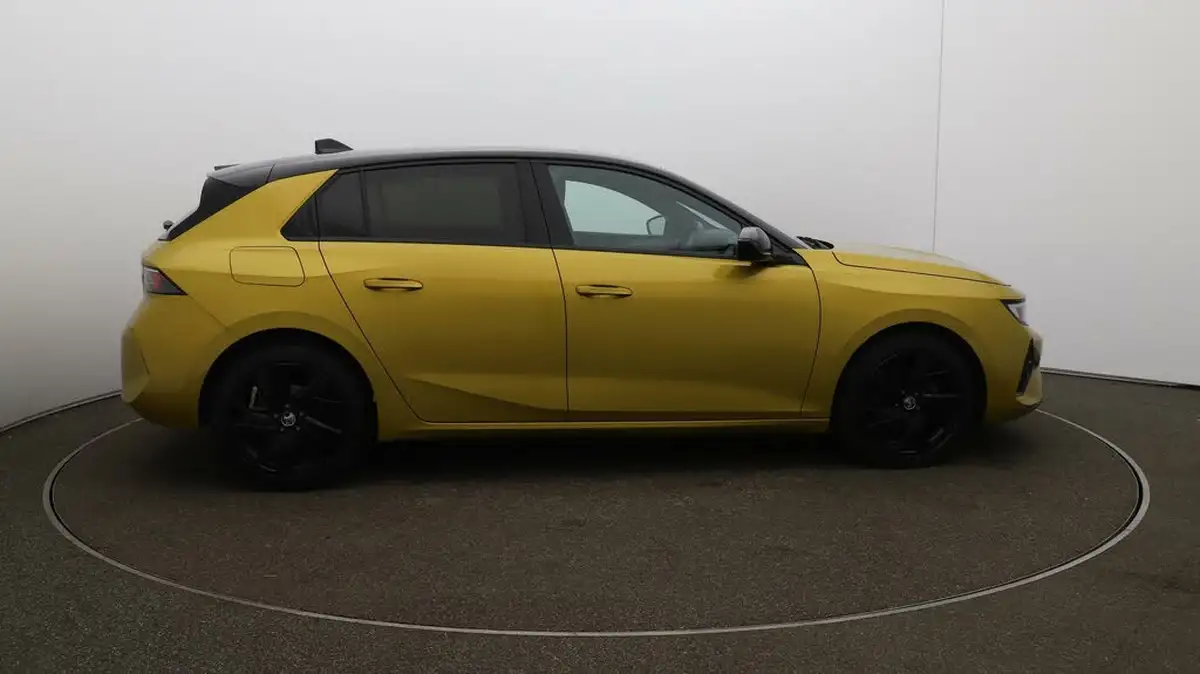2022-vauxhall-astra-12-turbo-gs-line-hatchback-big-8