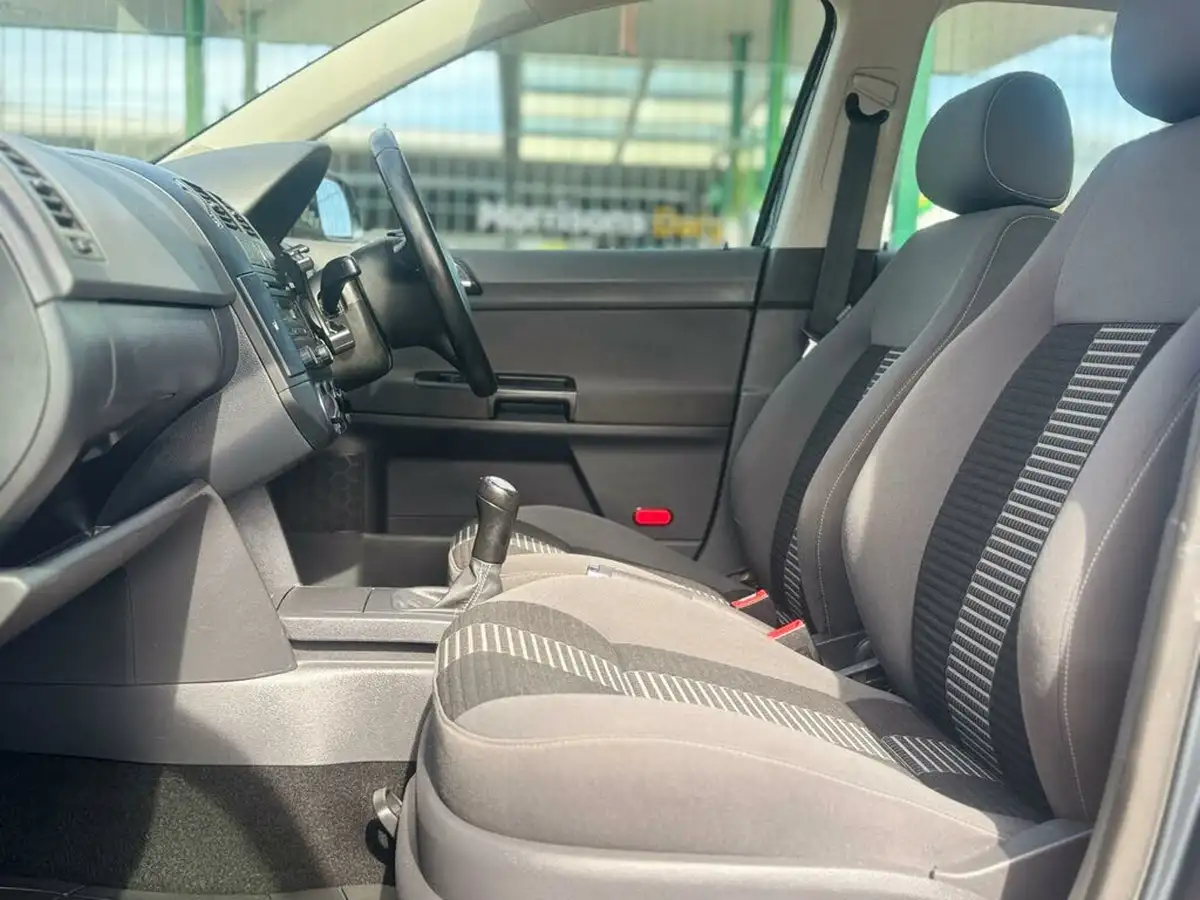 2009-volkswagen-polo-12-match-60ps-5d-big-29
