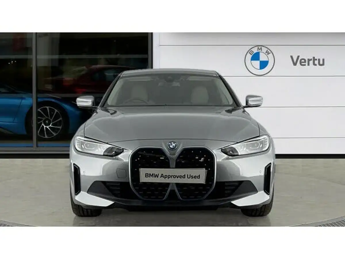 2023-bmw-i4-e-edrive35-sport-big-15