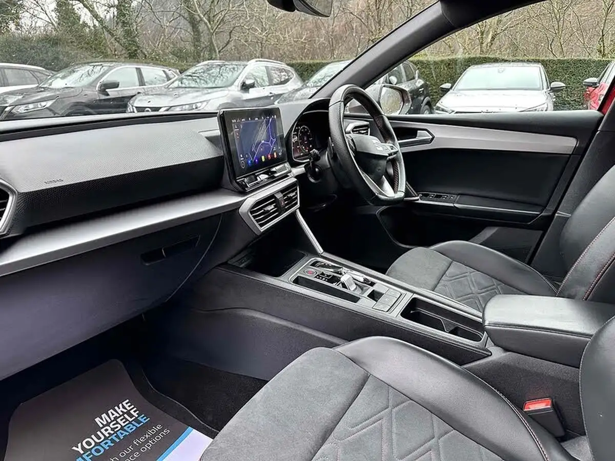 2022-seat-leon-big-1