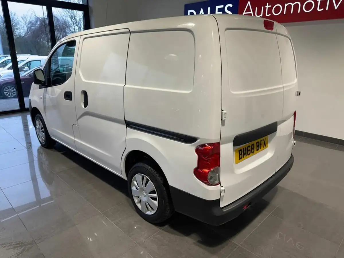 2019-nissan-nv200-15td-acenta-89bhp-crewcab-van-big-4