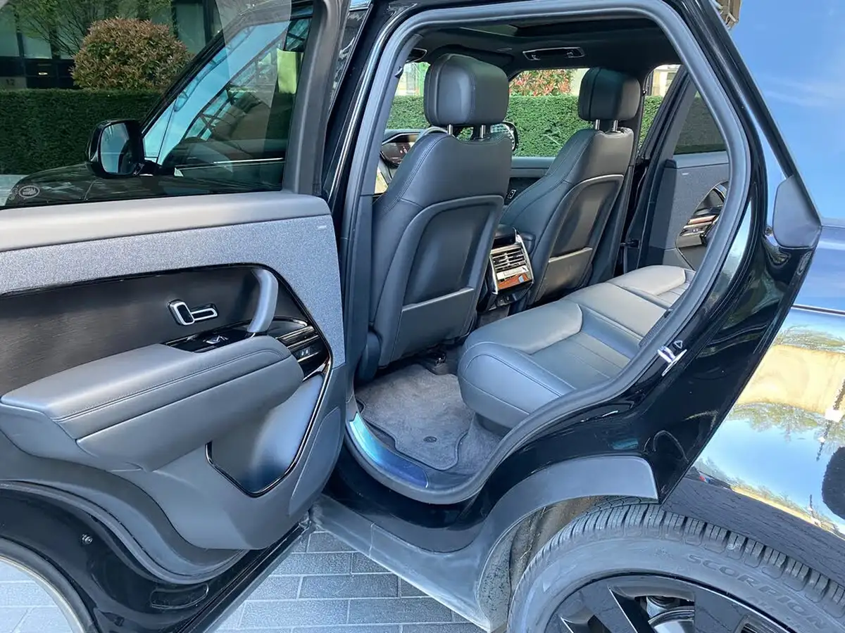 2024-land-rover-range-rover-sport-30-d300-dynamic-se-big-16