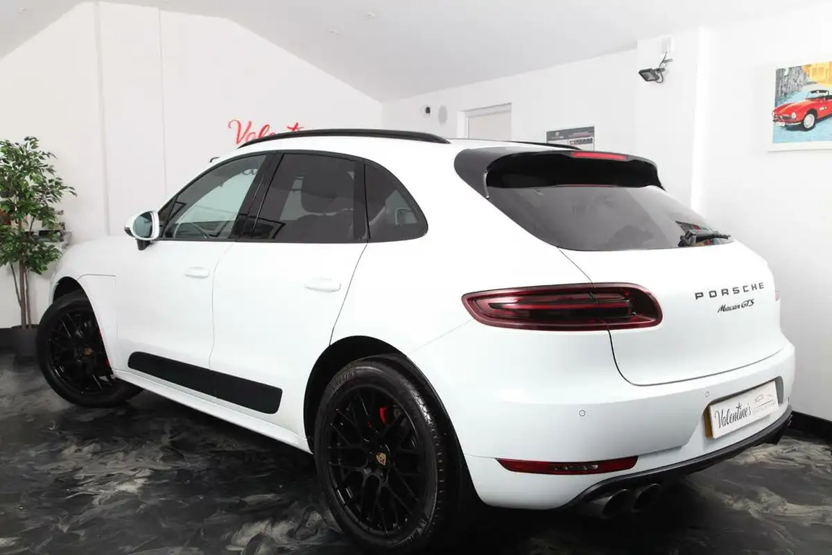 2016-porsche-macan-30-gts-big-4