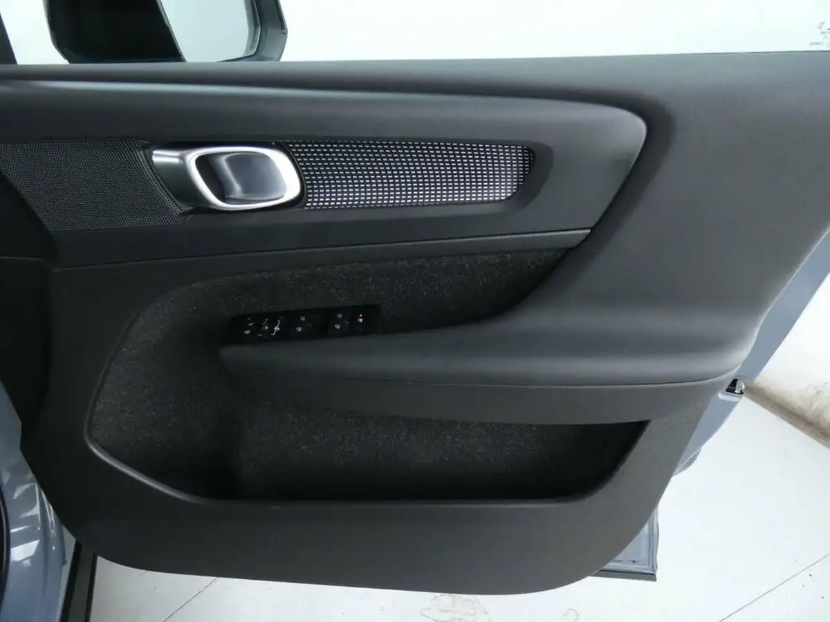 2021-volvo-xc40-15-t4-r-design-211bhp-big-28