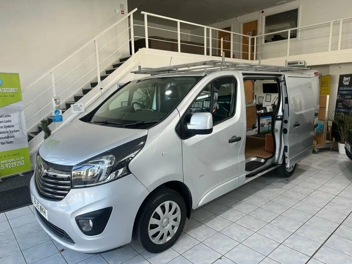 2015-vauxhall-vivaro-16cdti-sportive-2700-ecoflex-l1h1-120ps-big-5