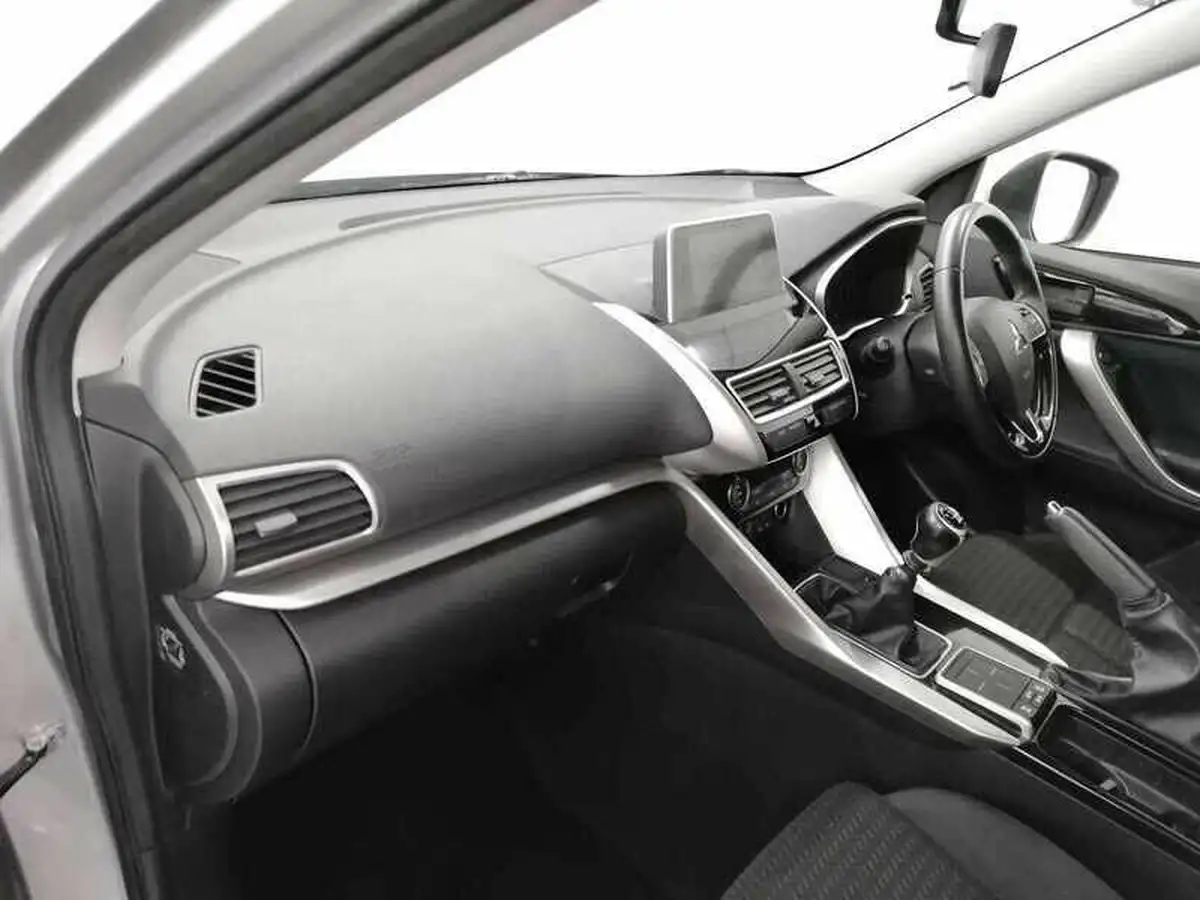 2018-mitsubishi-eclipse-cross-15-2-big-12
