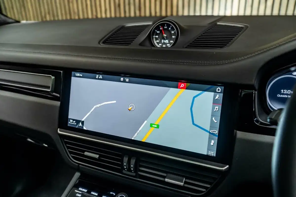 2018-porsche-cayenne-40-v8-turbo-big-21