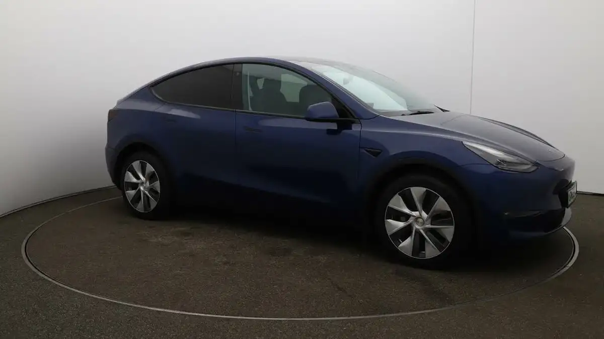 2022-tesla-model-y-e-long-range-big-44