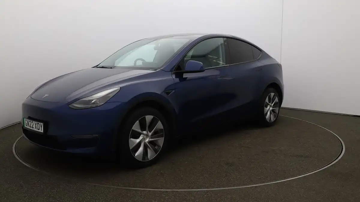 2022-tesla-model-y-e-long-range-big-68