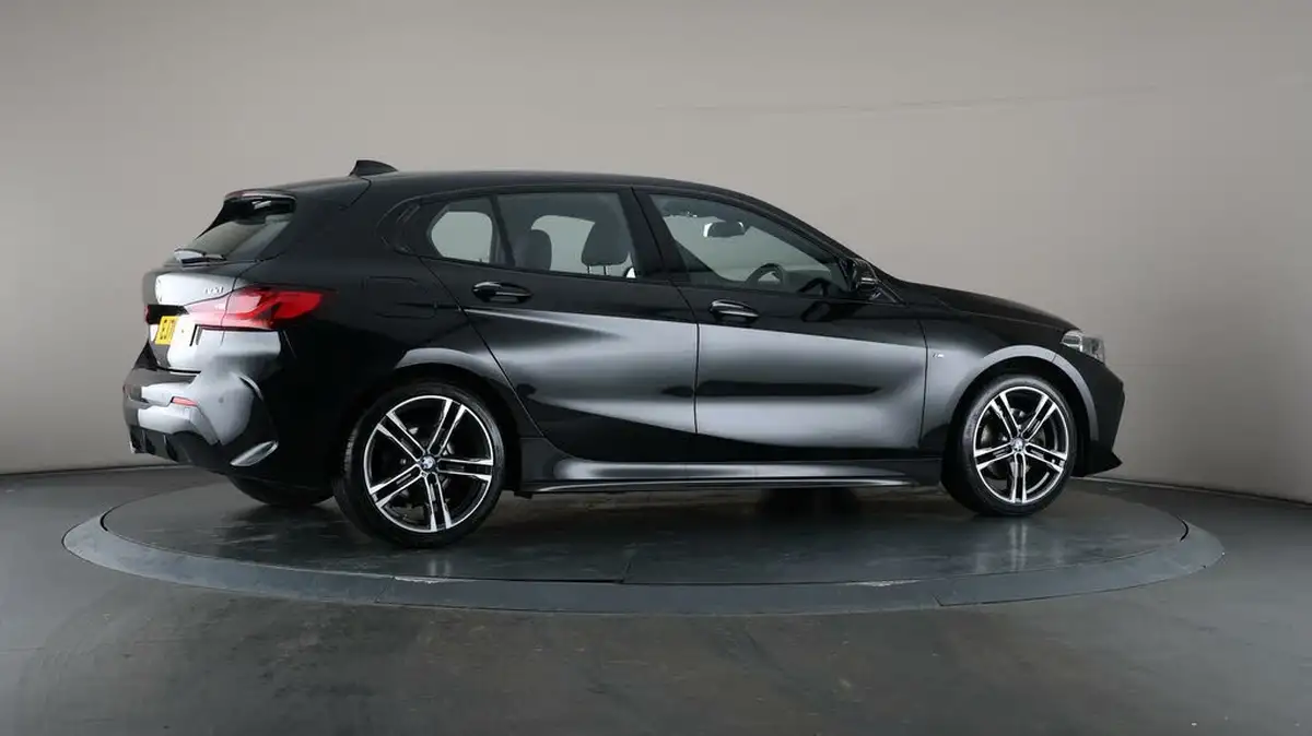 2021-bmw-1-series-15td-116d-m-sport-lcp-big-56