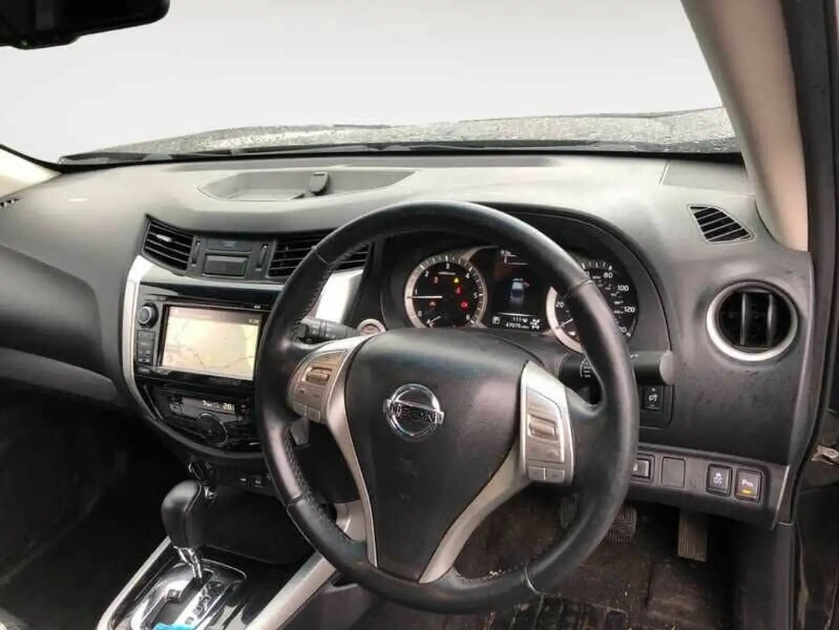 2018-nissan-navara-23dci-tekna-auto-big-3