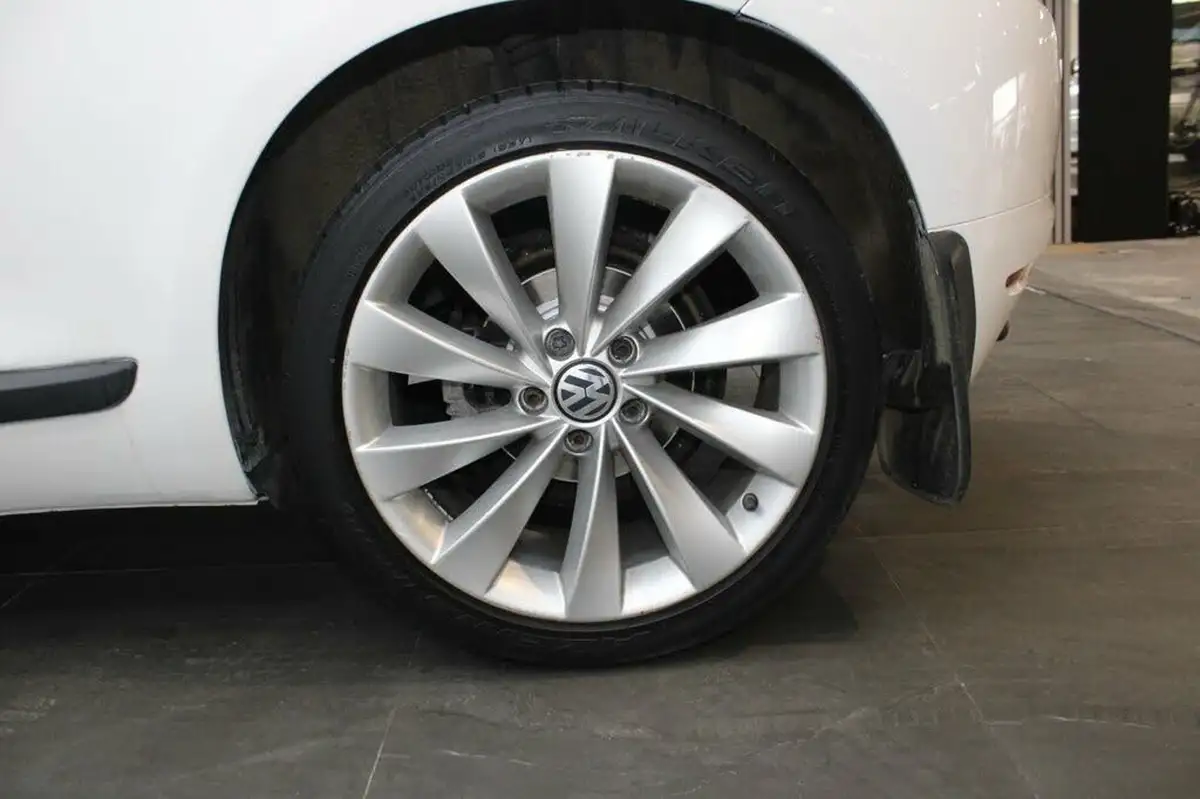 2014-volkswagen-scirocco-20tdi-gt-177ps-coupe-big-7
