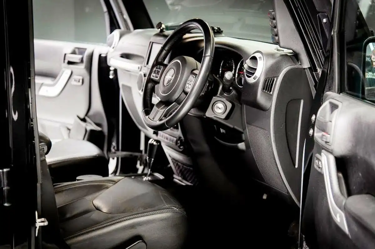 2016-jeep-wrangler-36-overland-5d-big-30