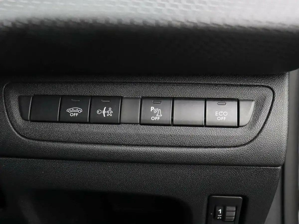 2019-peugeot-2008-suv-12-puretech-allure-premium-130bhp-big-44