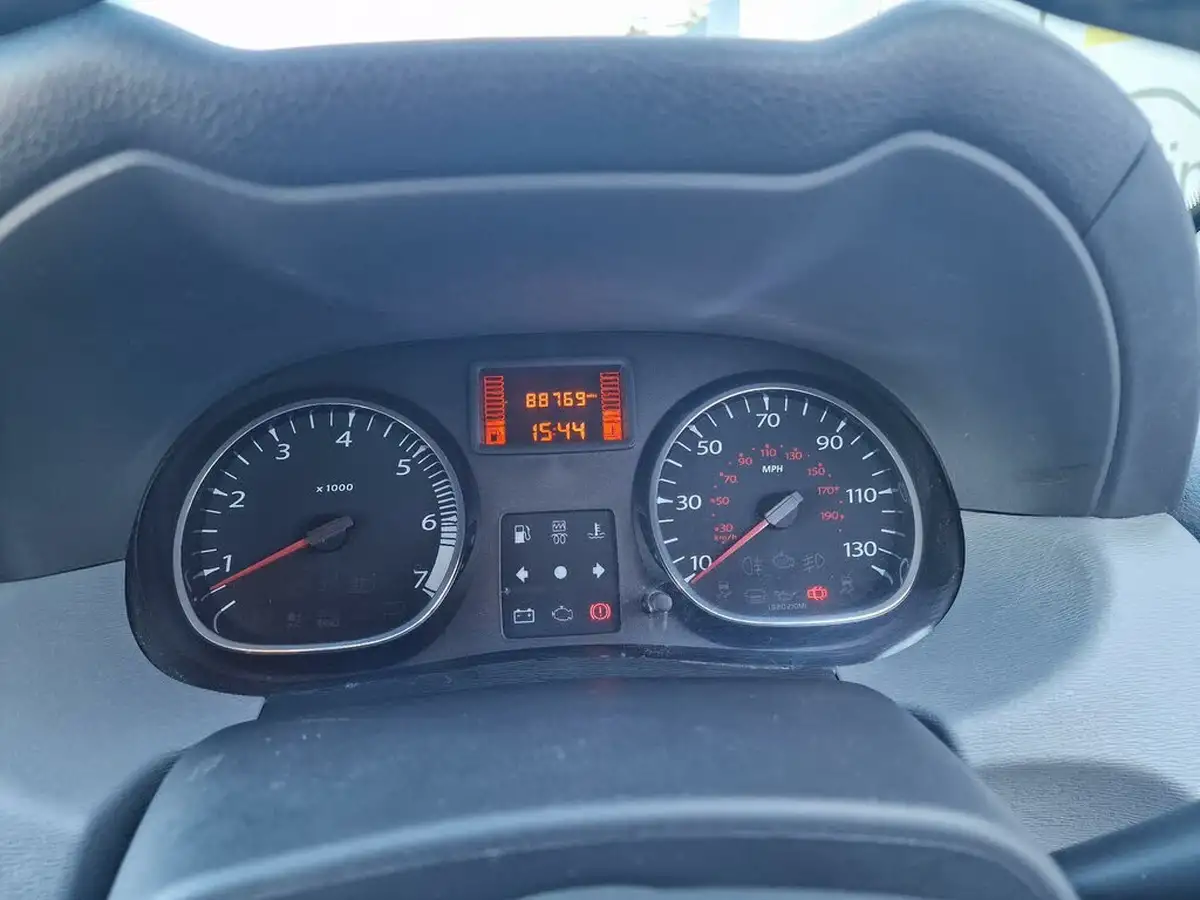 2013-dacia-duster-15d-laureate-107bhp-big-8