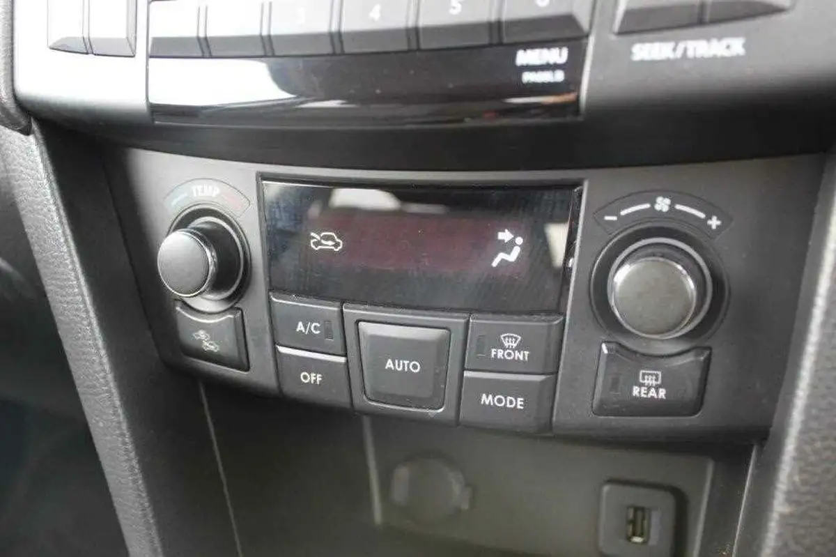 2014-suzuki-swift-12-sz4-94ps-nav-5d-at-big-31