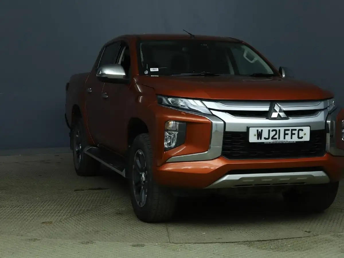 2021-mitsubishi-l200-22di-d-barbarian-auto-big-0